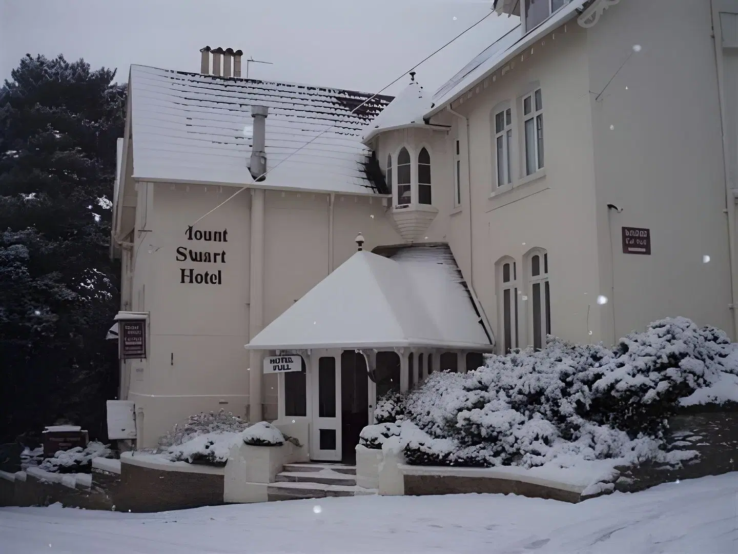 Mount Stuart Hotel EXTERIOR