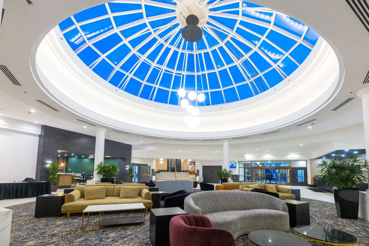DoubleTree by Hilton Calgary North LOUNGE_LOBBY