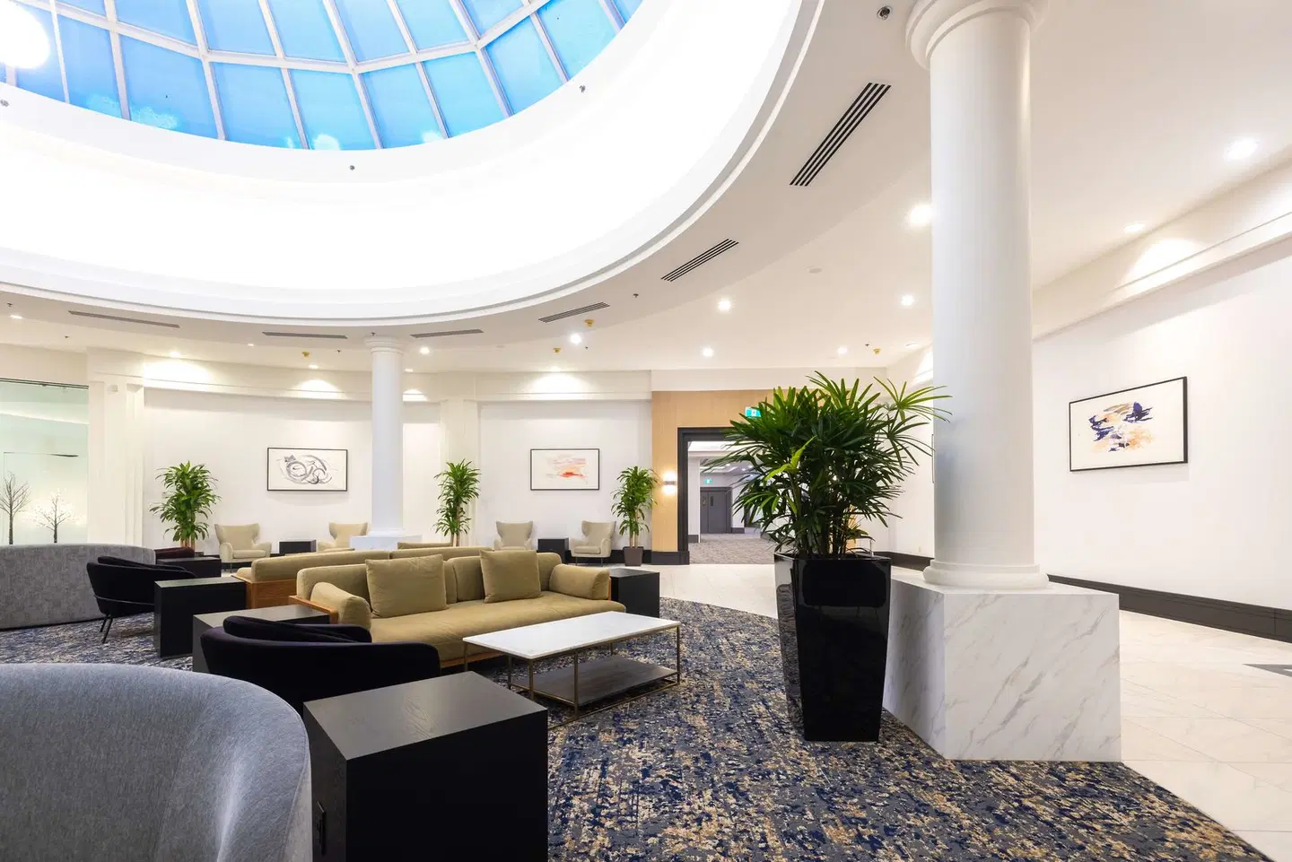 DoubleTree by Hilton Calgary North LOUNGE_LOBBY