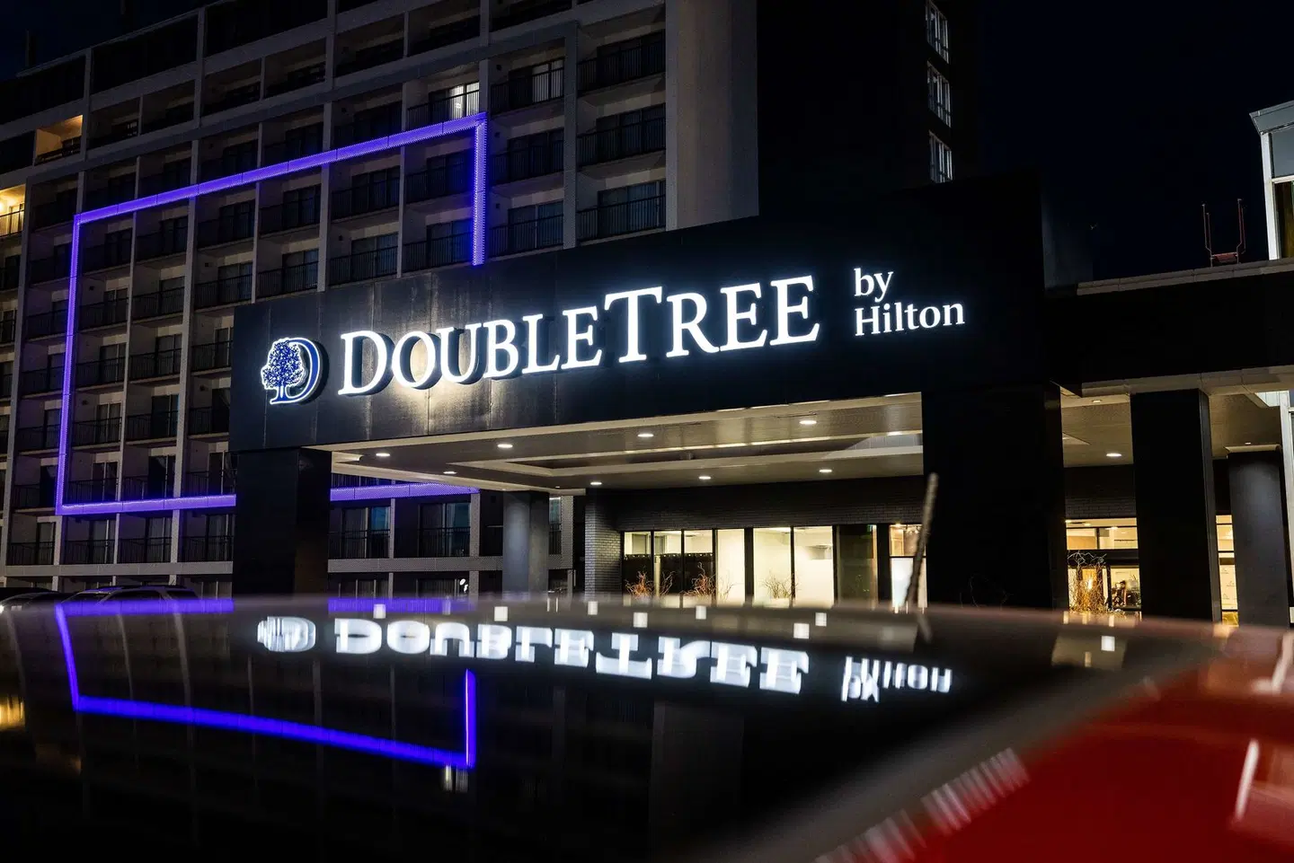 DoubleTree by Hilton Calgary North EXTERIOR