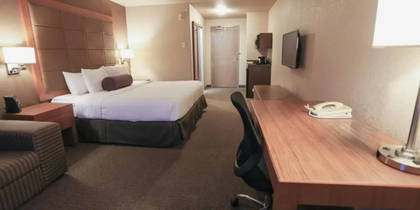 Prairie Crest Hotel Calgary ROOM_EXAMPLE