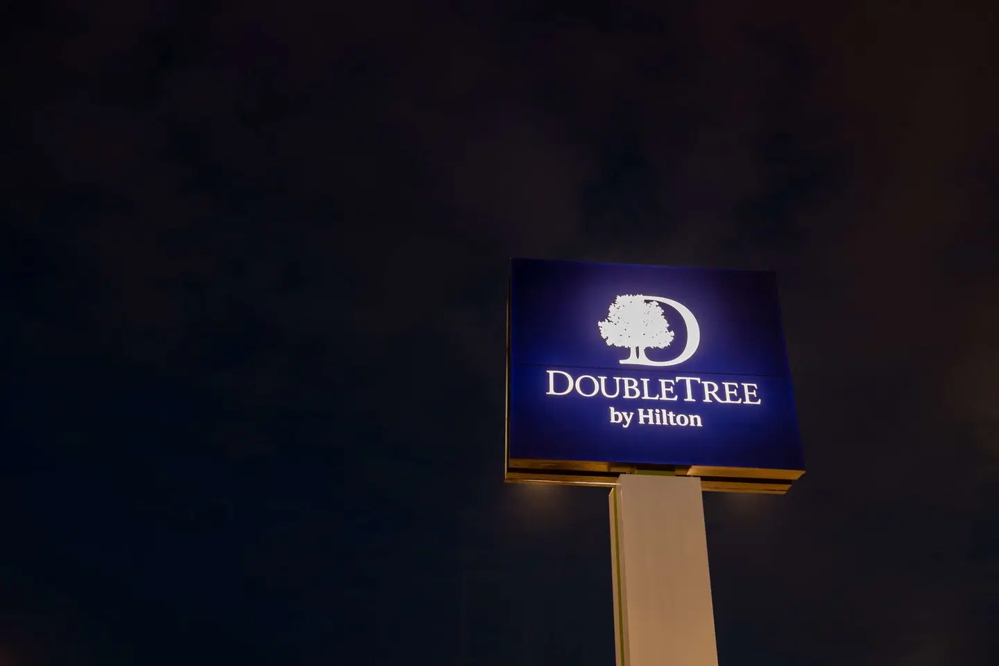 DoubleTree by Hilton Calgary North LOUNGE_LOBBY
