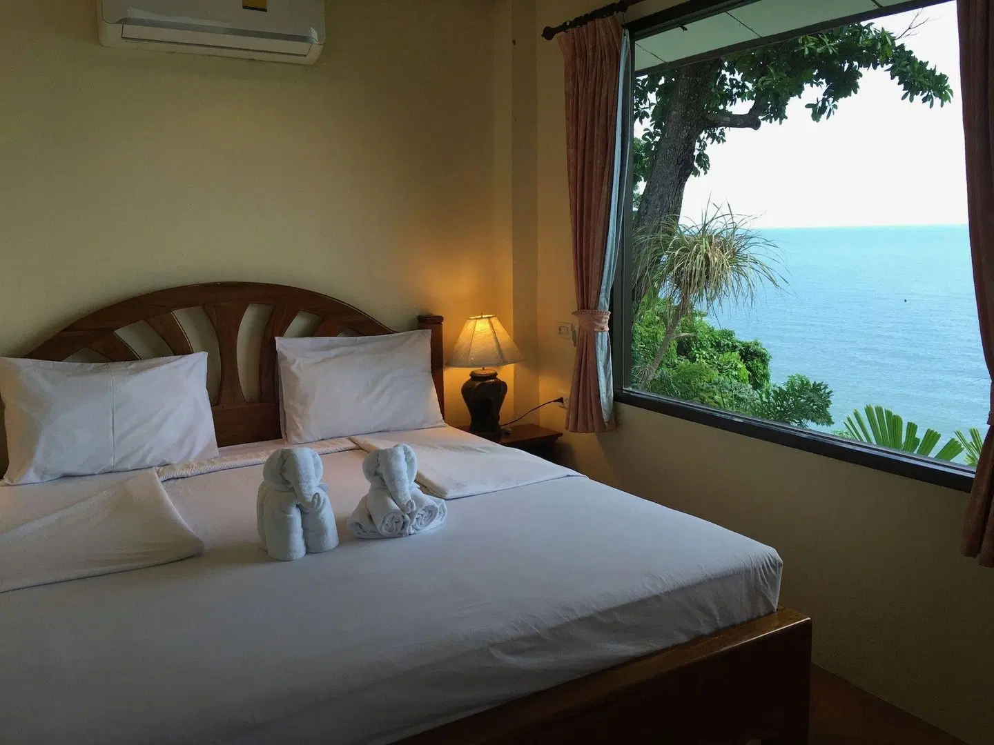 Top Resort ROOM_EXAMPLE