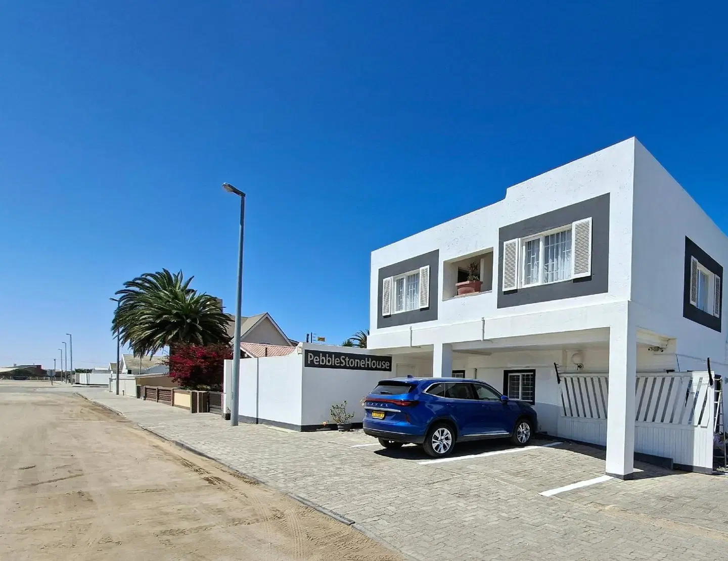 Pebble Stone House EXTERIOR