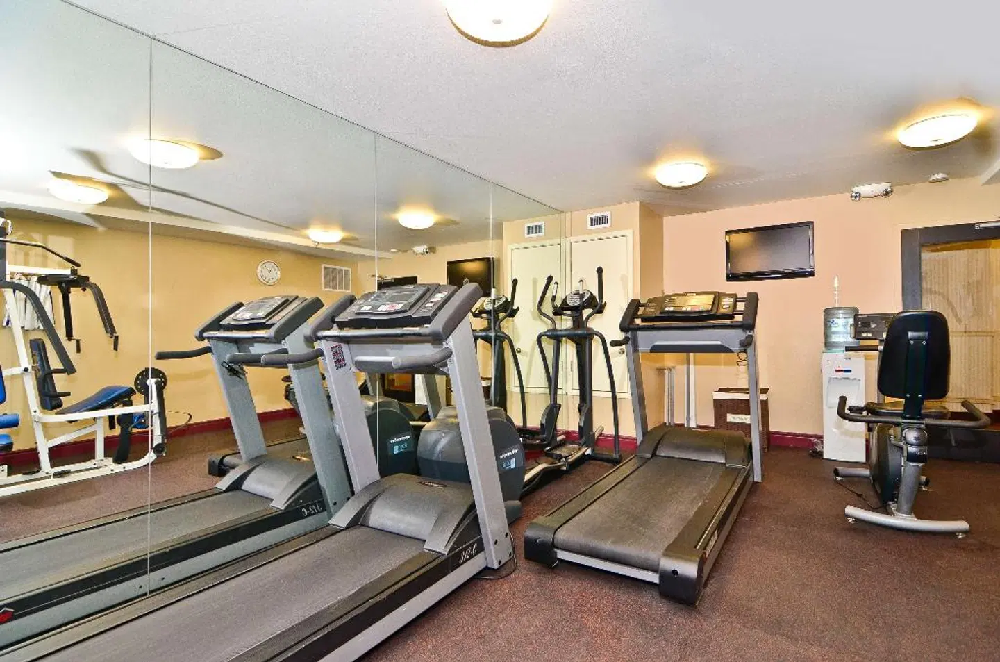 Best Western Plus High Sierra Hotel SPORTS_AND_LEISURE