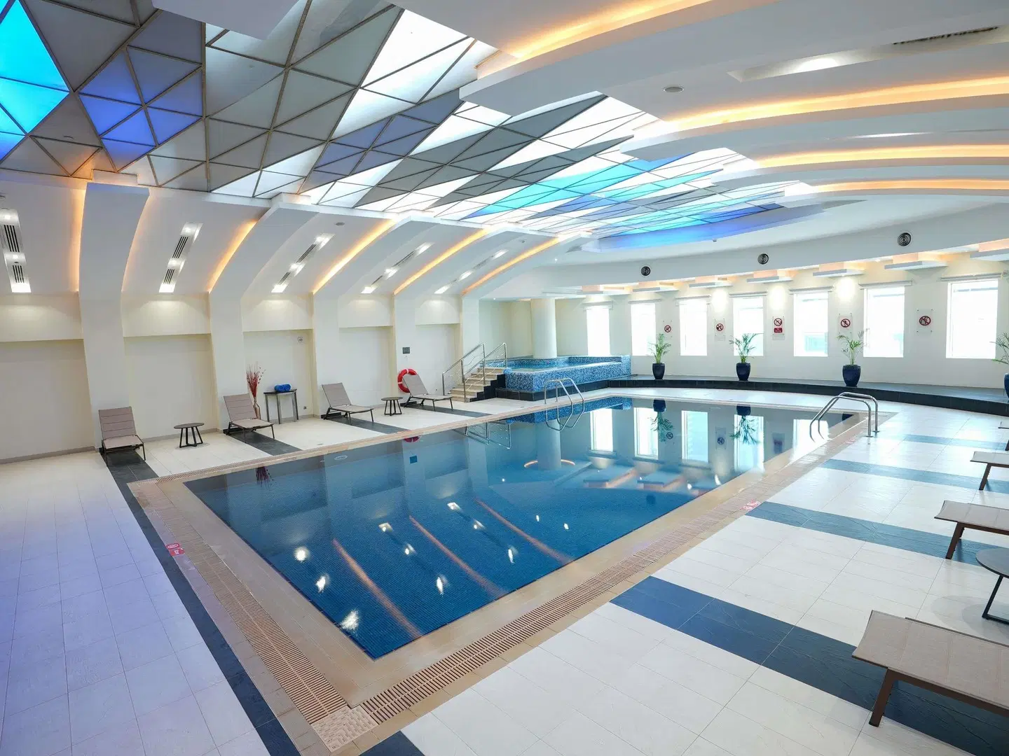Novotel Riyadh Al Anoud Hallenbad