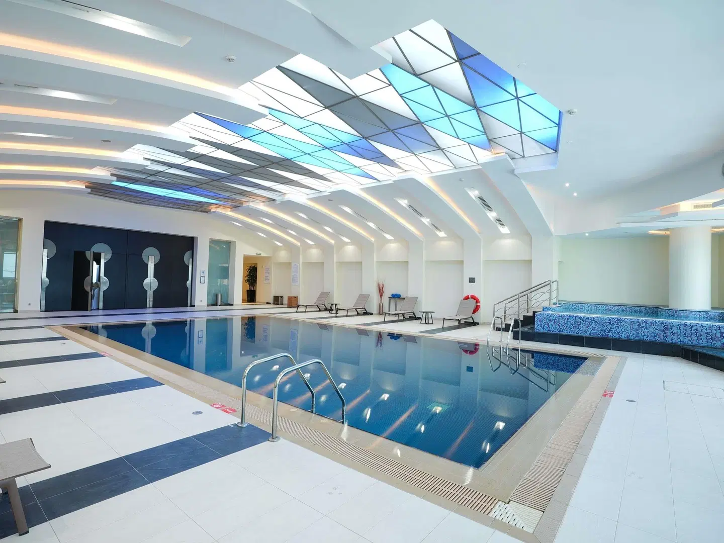 Novotel Riyadh Al Anoud Hallenbad