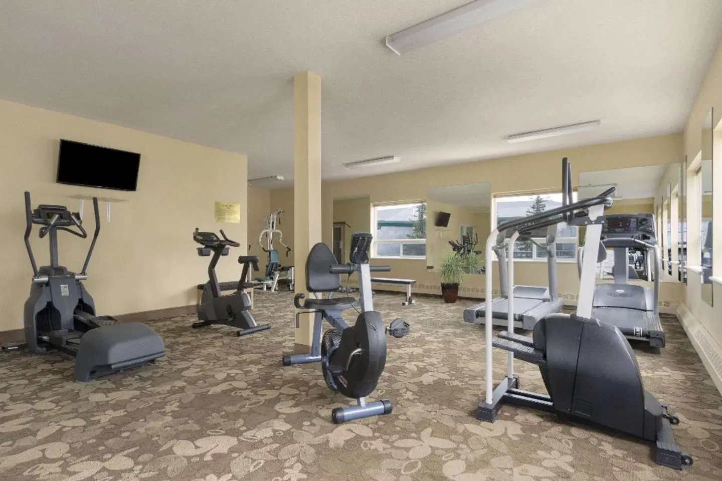 NOVA INN YELLOWKNIFE SPORTS_AND_LEISURE