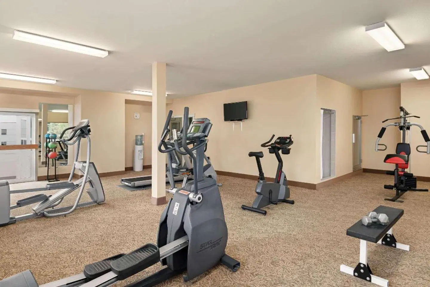 NOVA INN YELLOWKNIFE SPORTS_AND_LEISURE