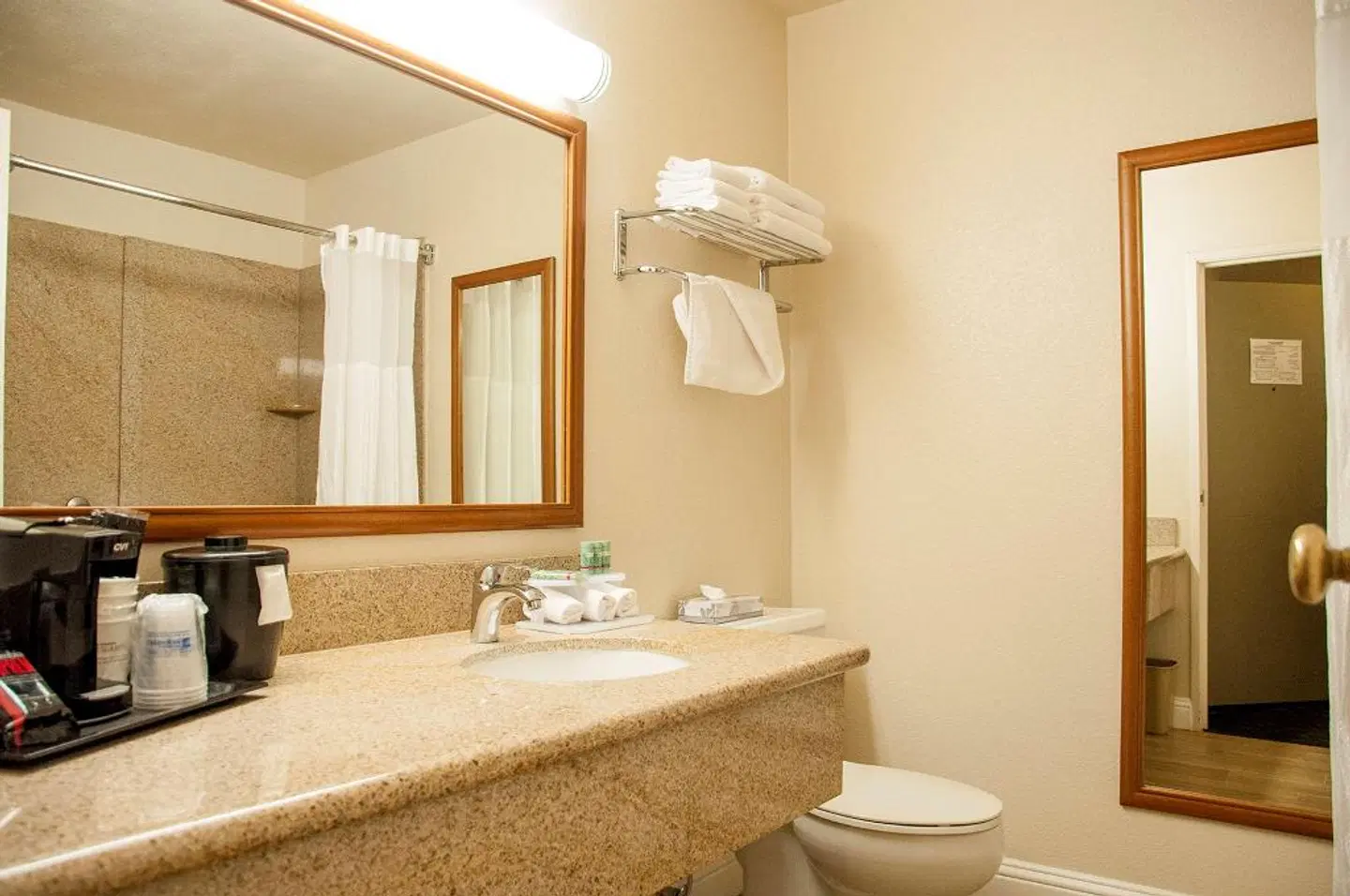 Best Western Village Inn Badezimmer