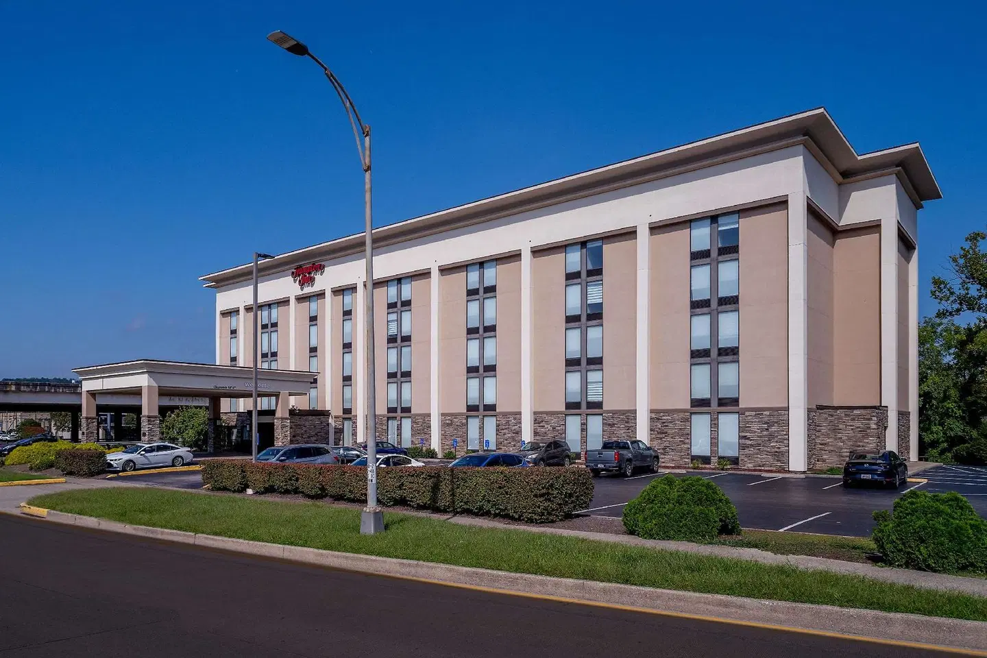Hampton Inn Charleston-Downtown EXTERIOR