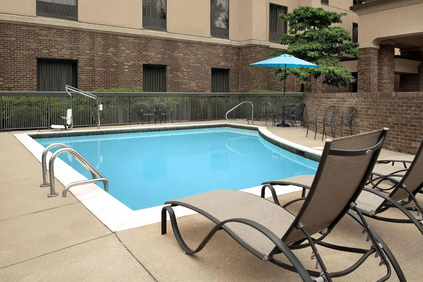 Hampton Inn Birmingham I-65/Lakeshore Drive OUTDOOR_POOL