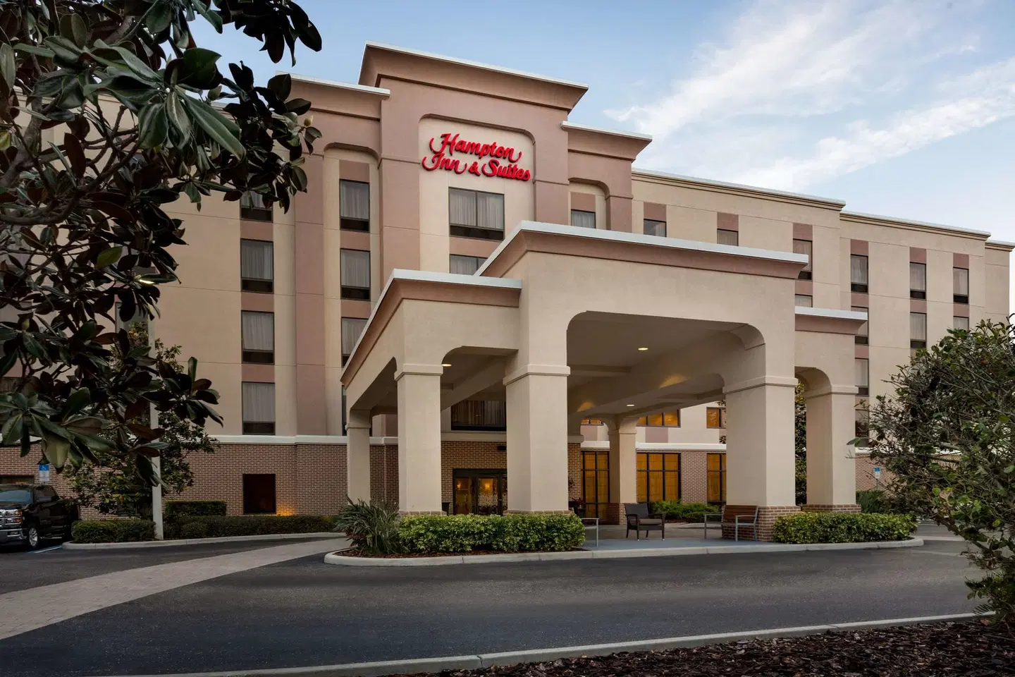 Hampton Inn & Suites Largo EXTERIOR