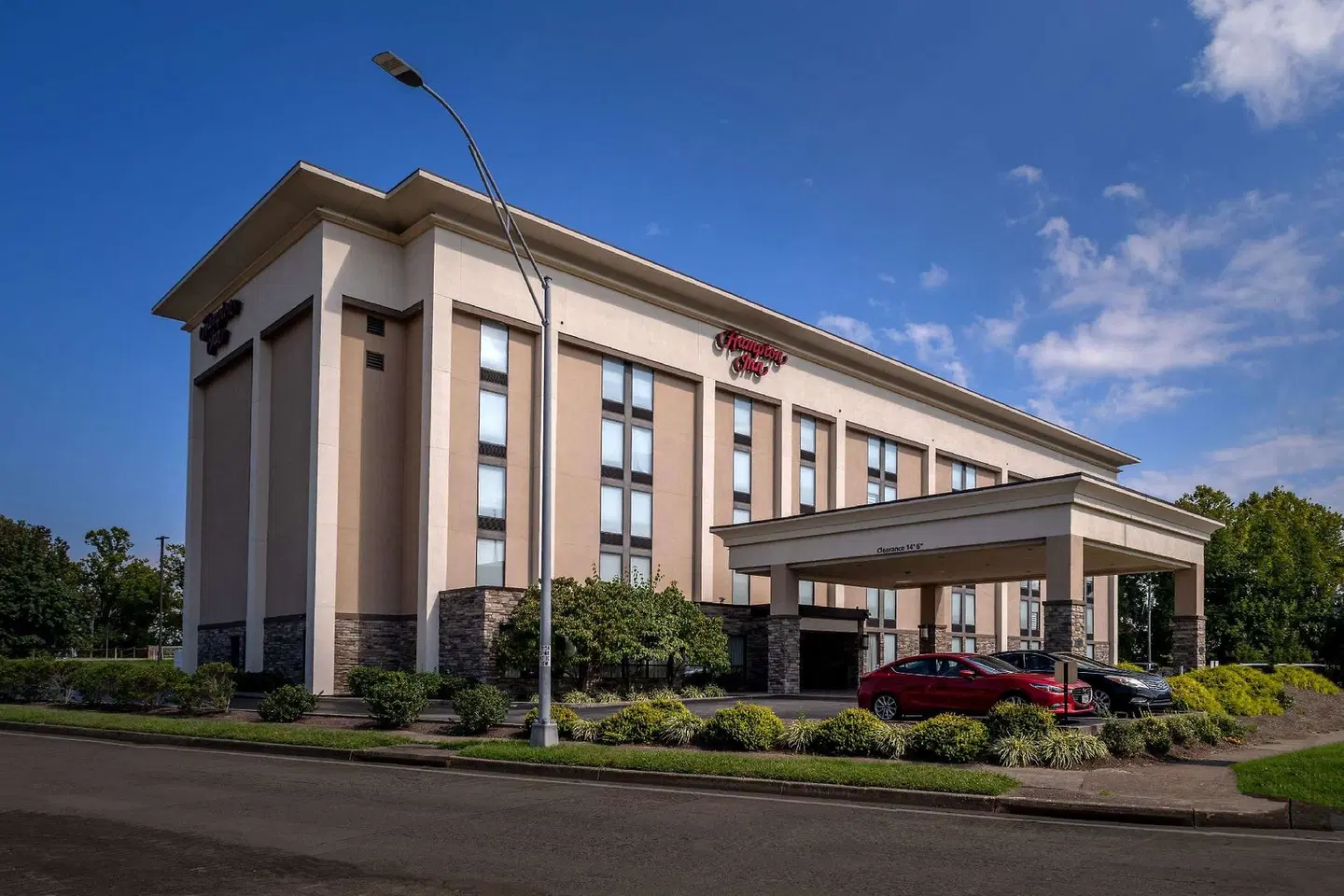 Hampton Inn Charleston-Downtown EXTERIOR