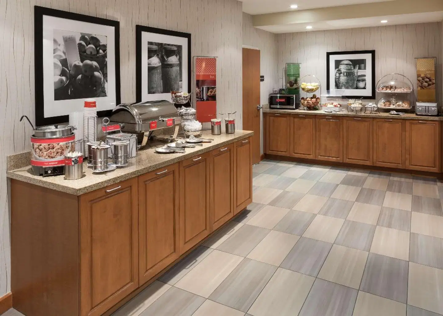 Hampton Inn & Suites St. Louis at Forest Park LOUNGE_LOBBY