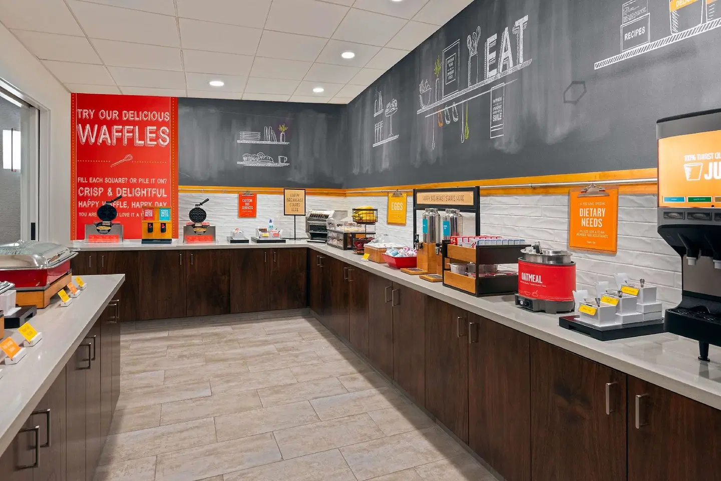 Hampton Inn Coventry-Warwick Area Bar
