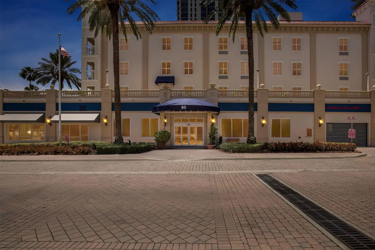 Hampton Inn & Suites St. Petersburg/Downtown EXTERIOR