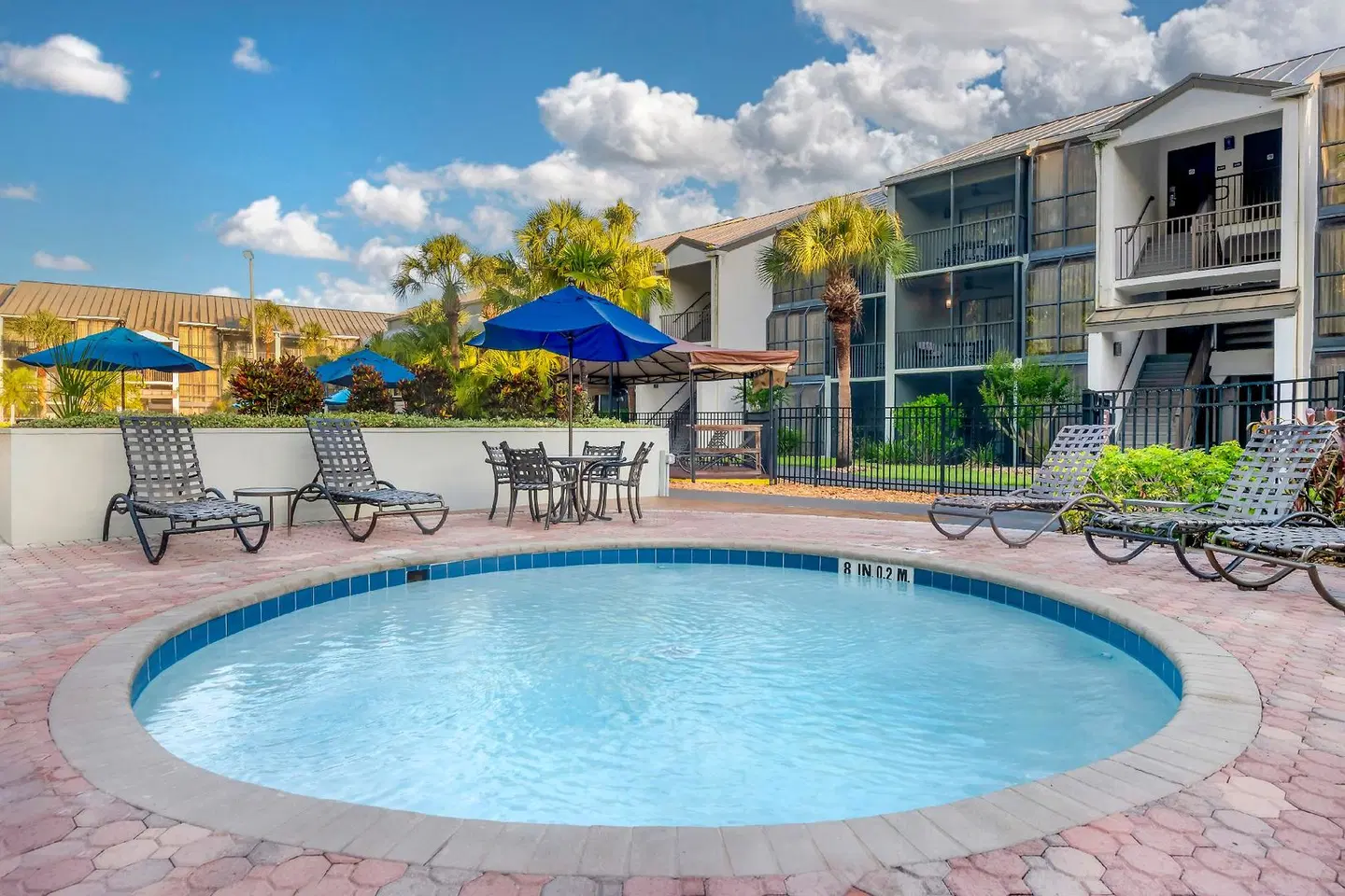 Parkway International OUTDOOR_POOL