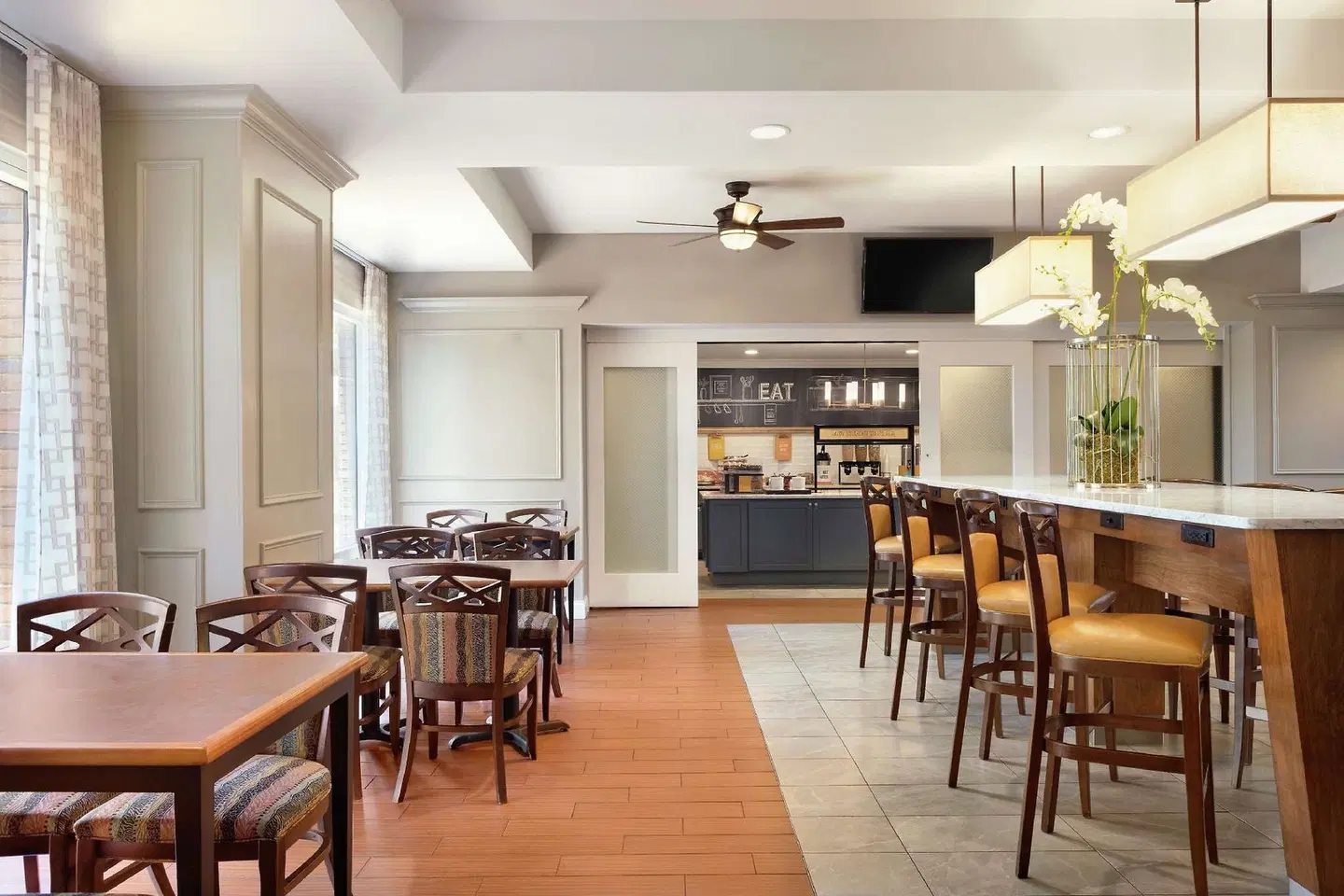Hampton Inn & Suites Montgomery-EastChase Bar