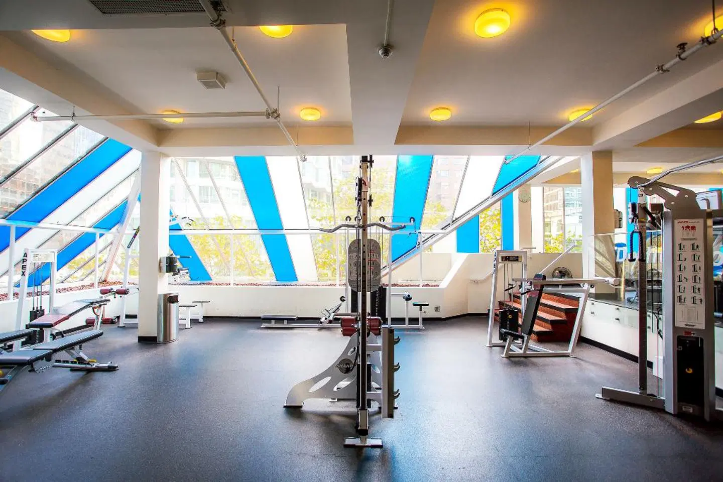 Pinnacle Hotel Vancouver Harbourfront SPORTS_AND_LEISURE