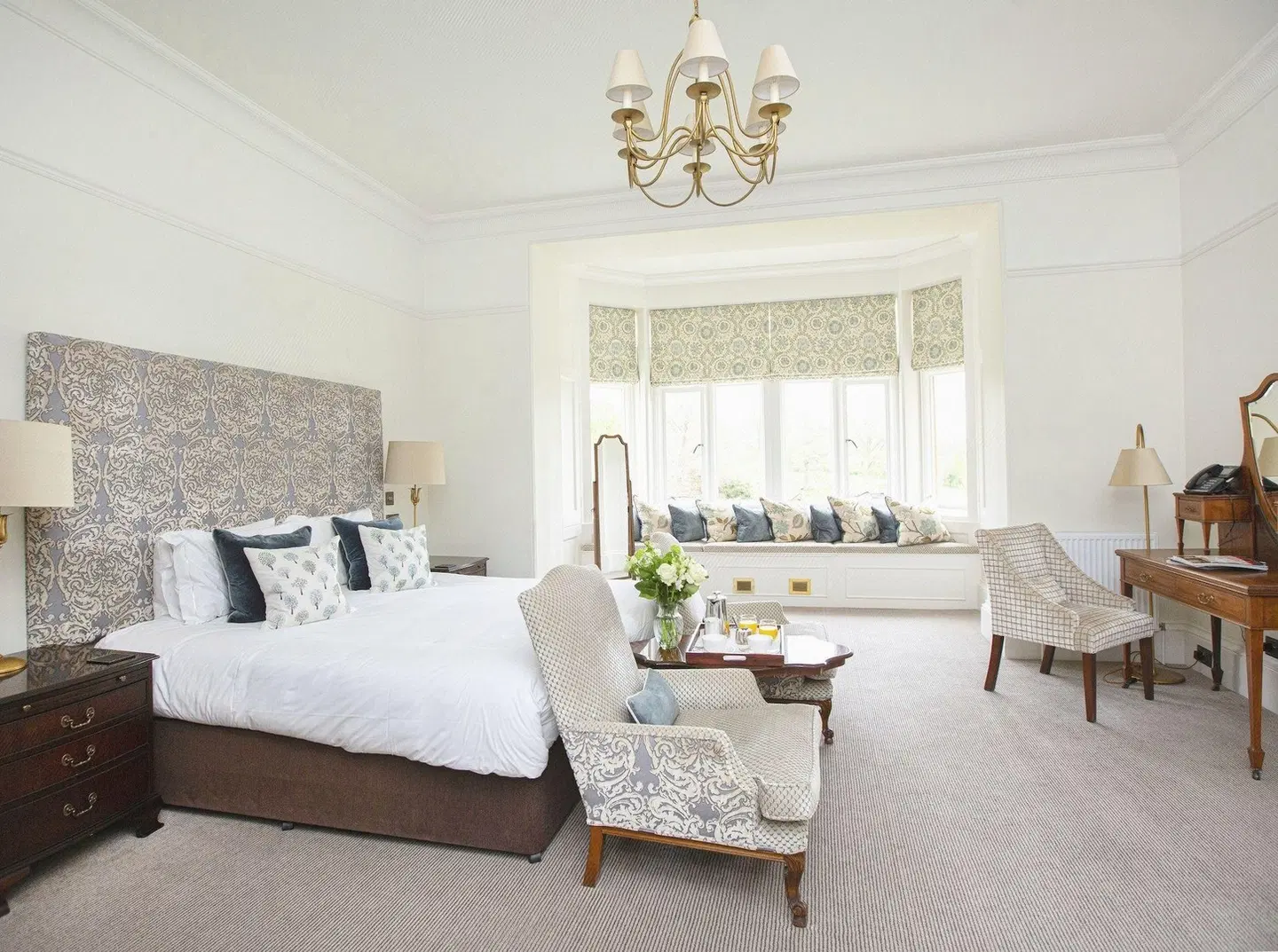 Lords of the Manor ROOM_EXAMPLE