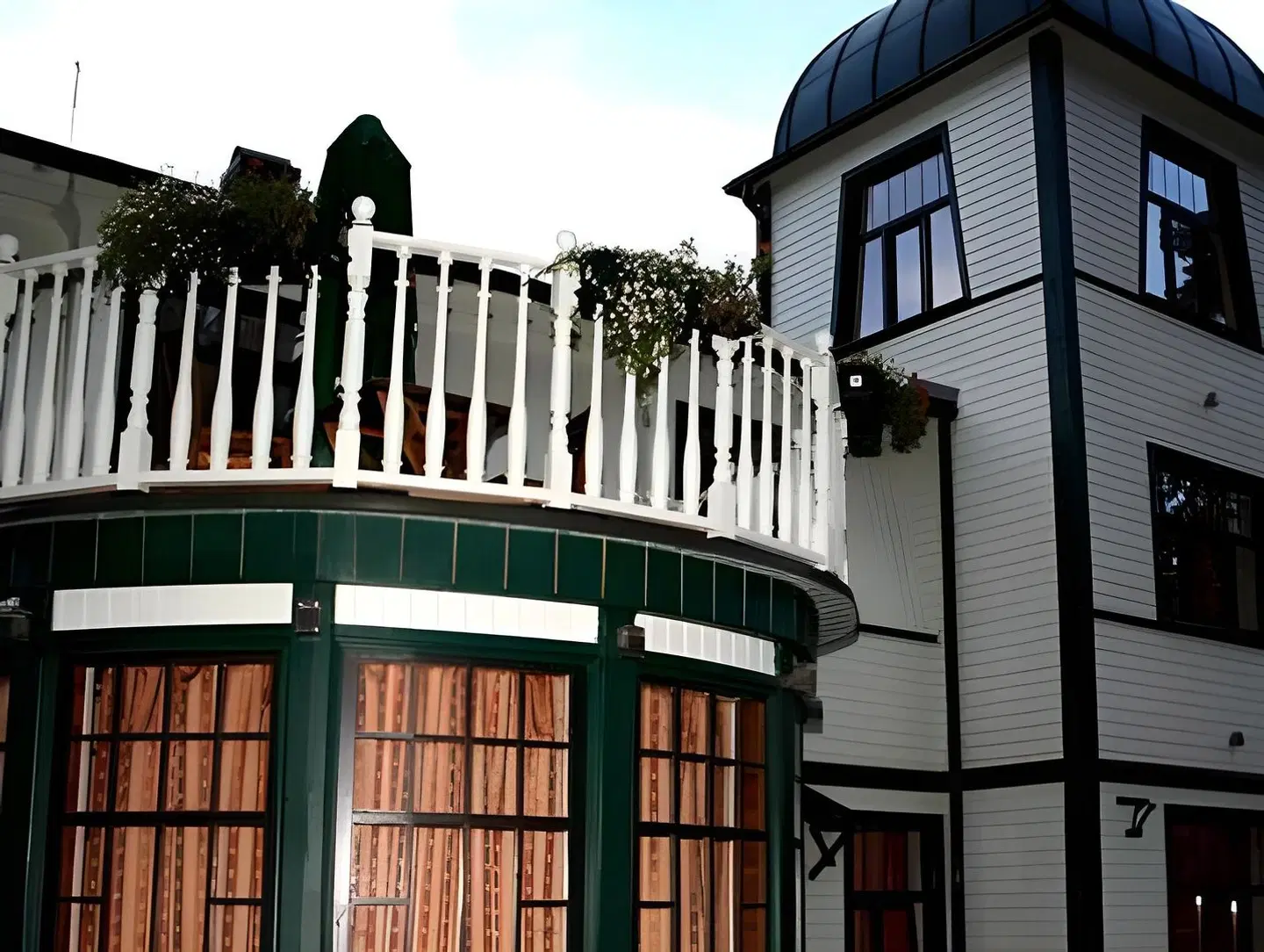 Sunset Hotel EXTERIOR