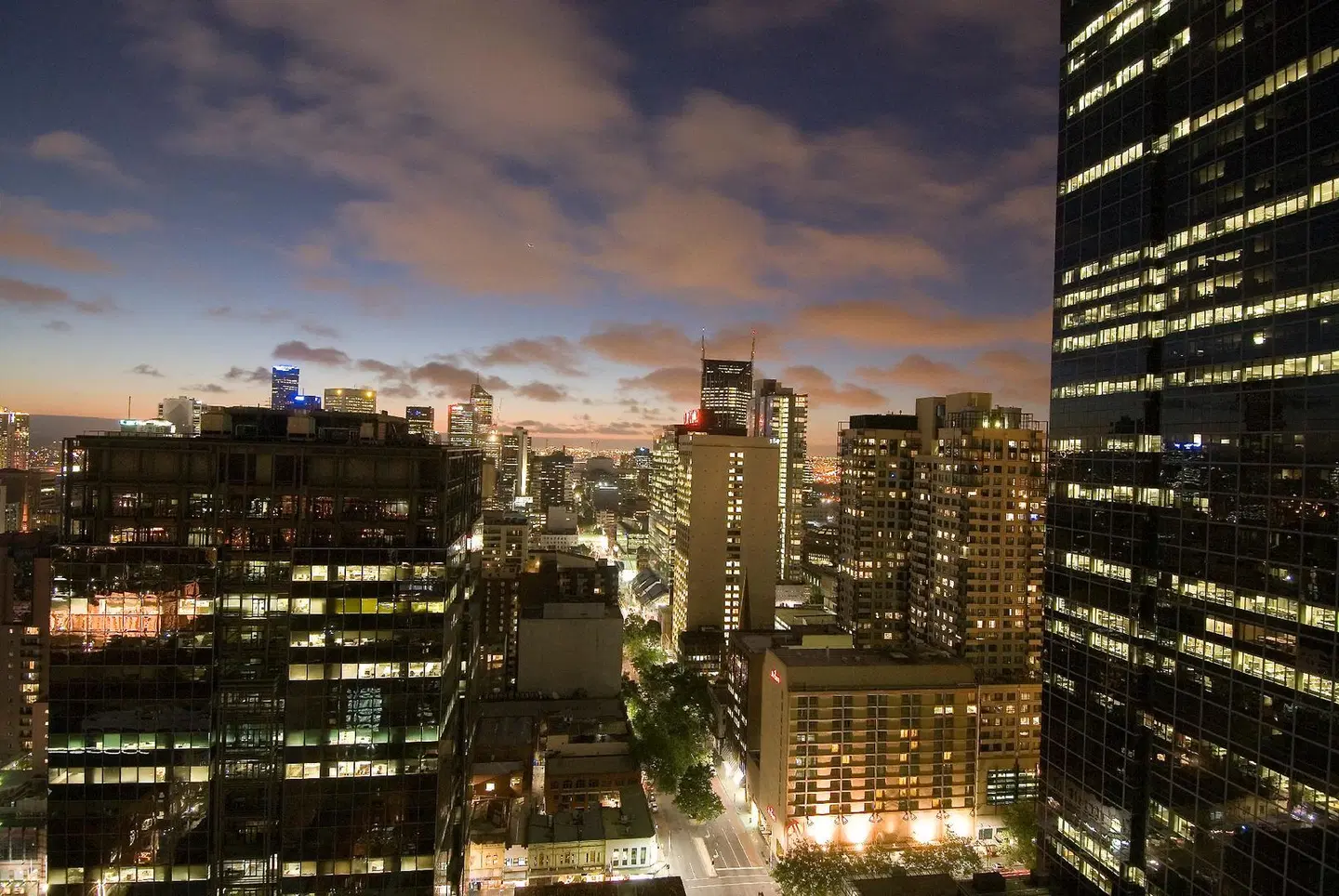 Oaks Melbourne on Lonsdale Suites EXTERIOR