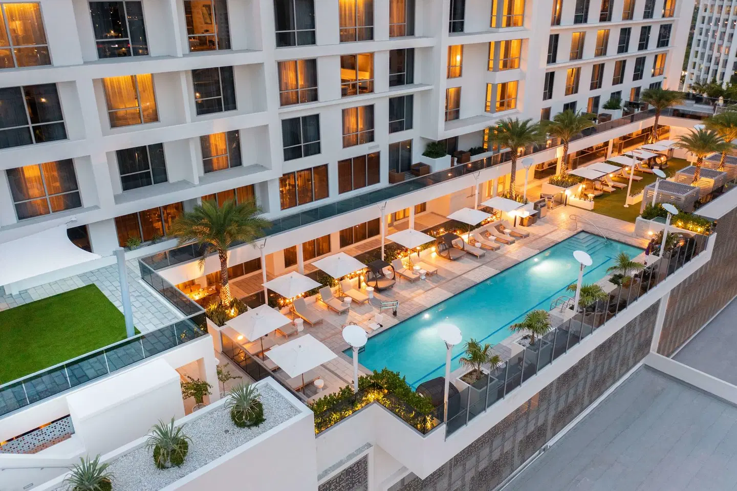 Hilton Aventura Miami OUTDOOR_POOL