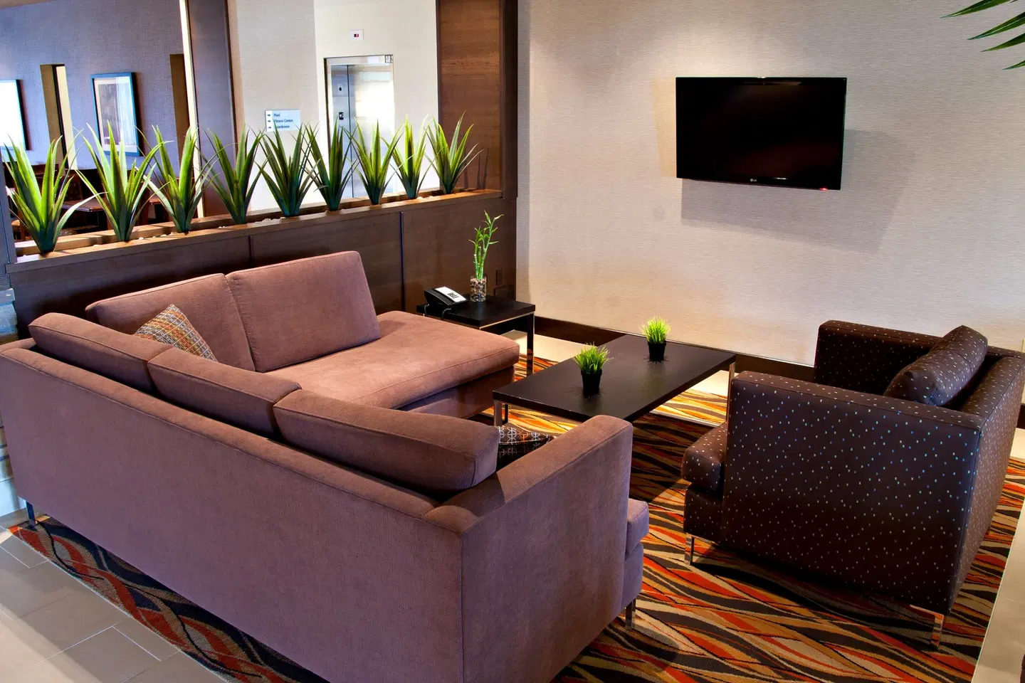 Holiday Inn Express Pembroke by IHG LOUNGE_LOBBY