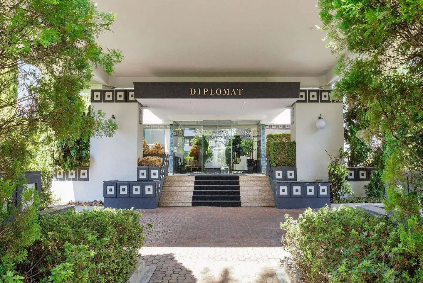 Ramada by Wyndham Diplomat Canberra LOUNGE_LOBBY