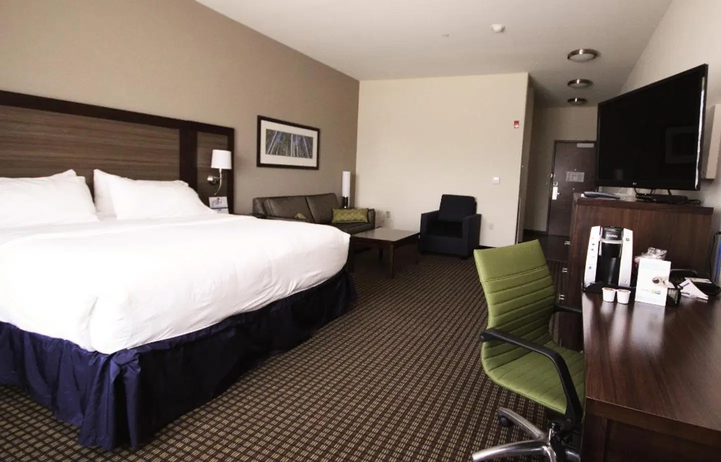 Holiday Inn Express & Suites Belgrade ROOM_EXAMPLE