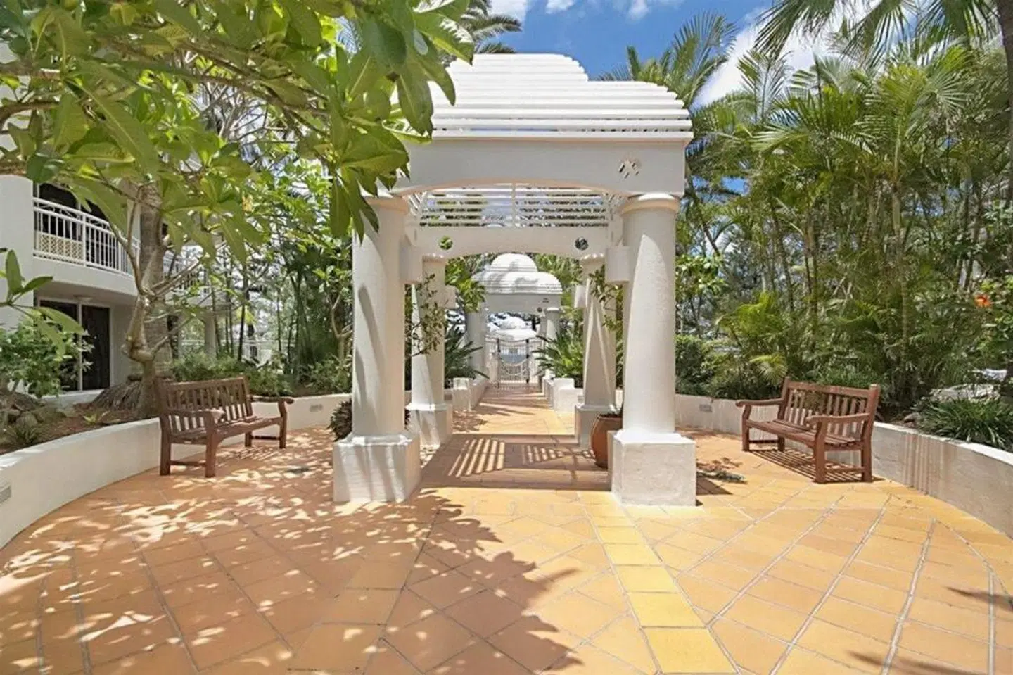 Burleigh Mediterranean Resort EXTERIOR