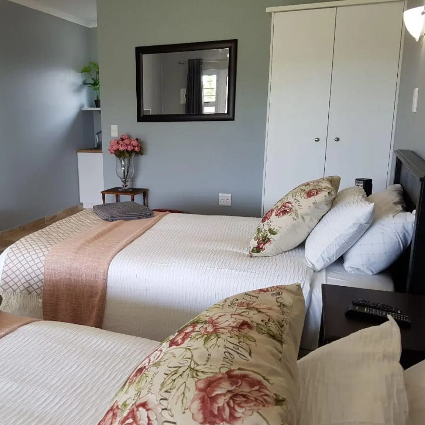 Graceland Guest House ROOM_EXAMPLE