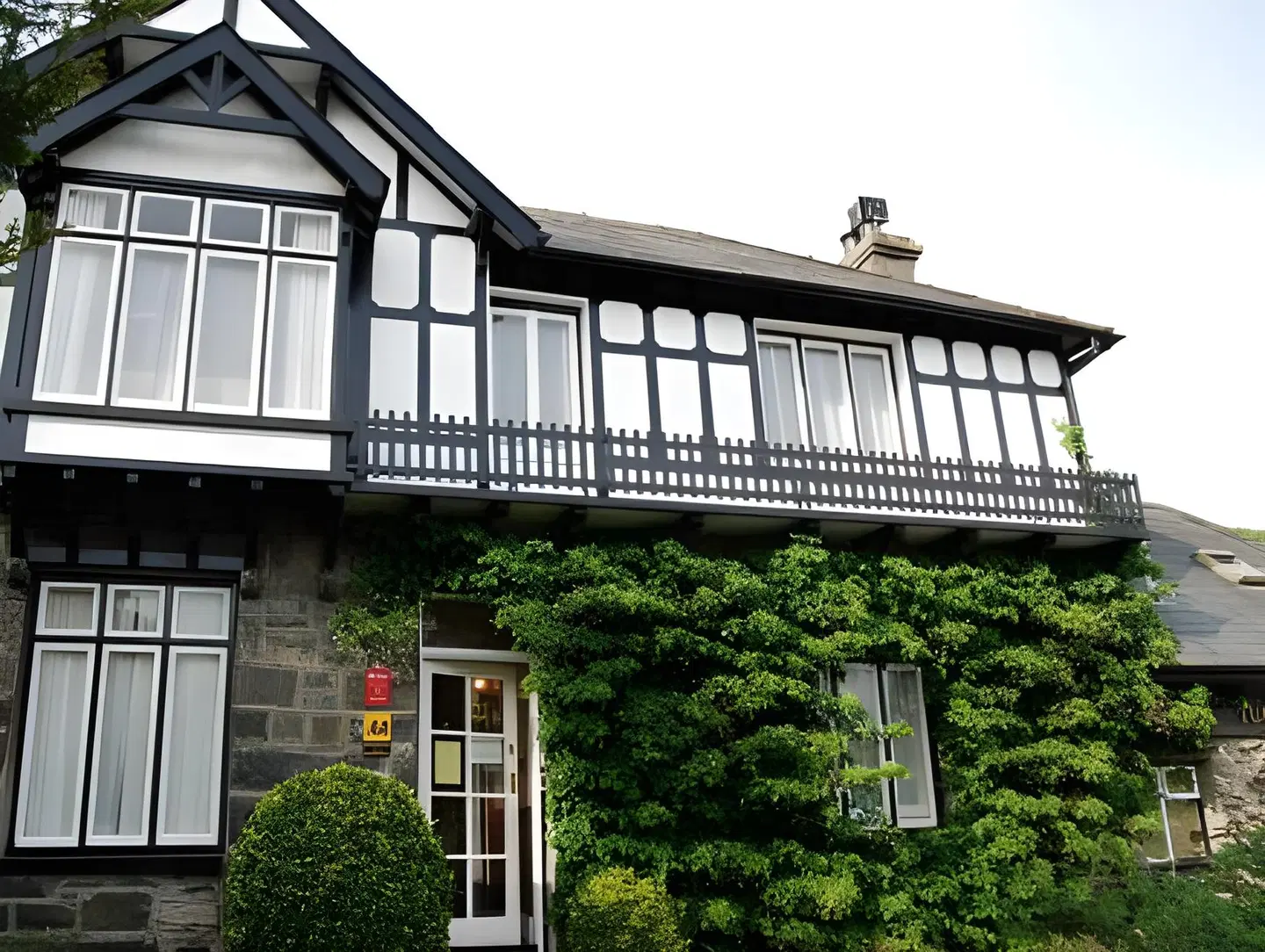 Tudor Lodge EXTERIOR