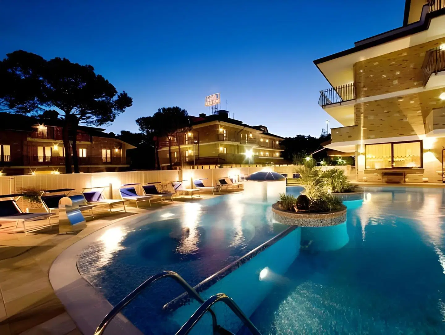 Hotel & Wellness Fra I Pini OUTDOOR_POOL