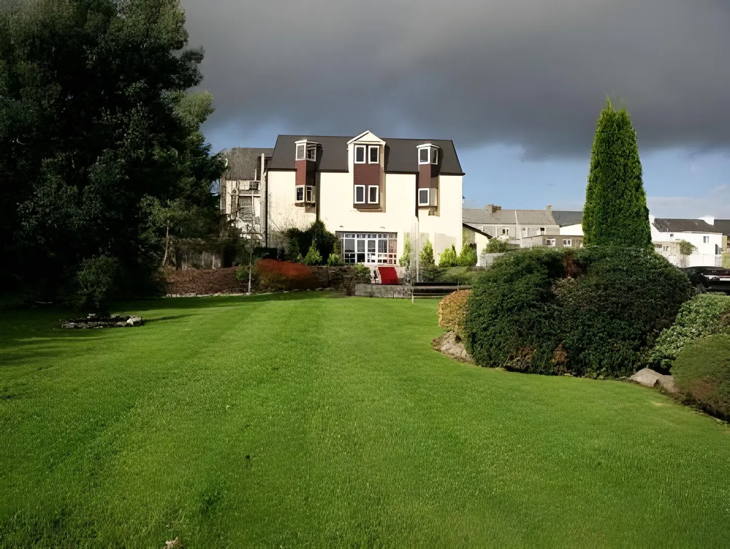 Bush Hotel Garten