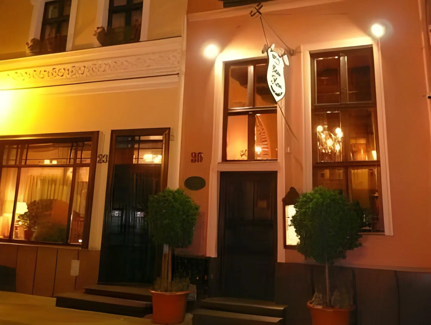 Petite Fleur EXTERIOR