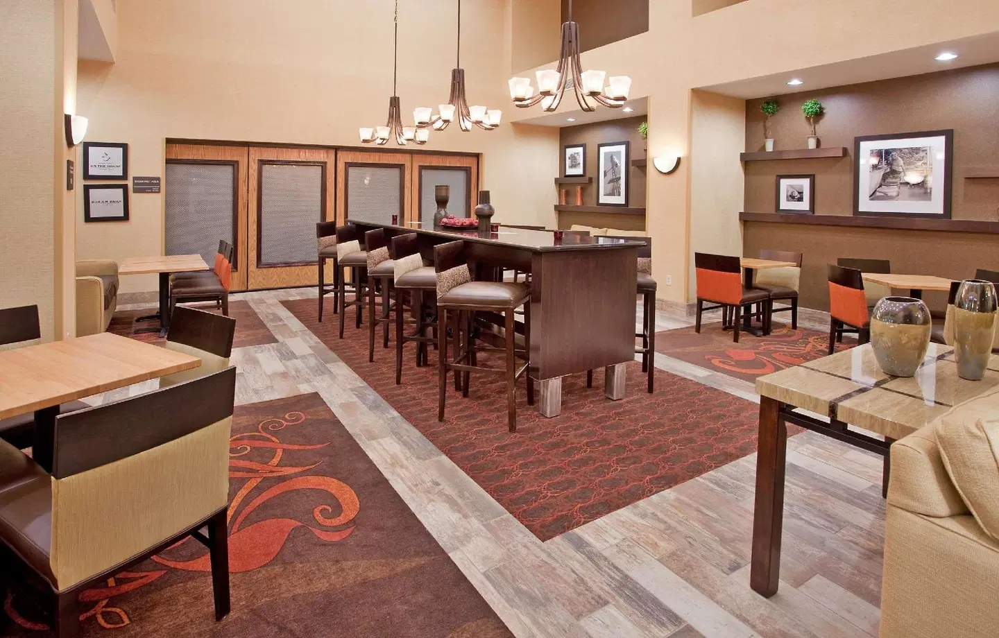 Hampton Inn & Suites Dickinson Bar