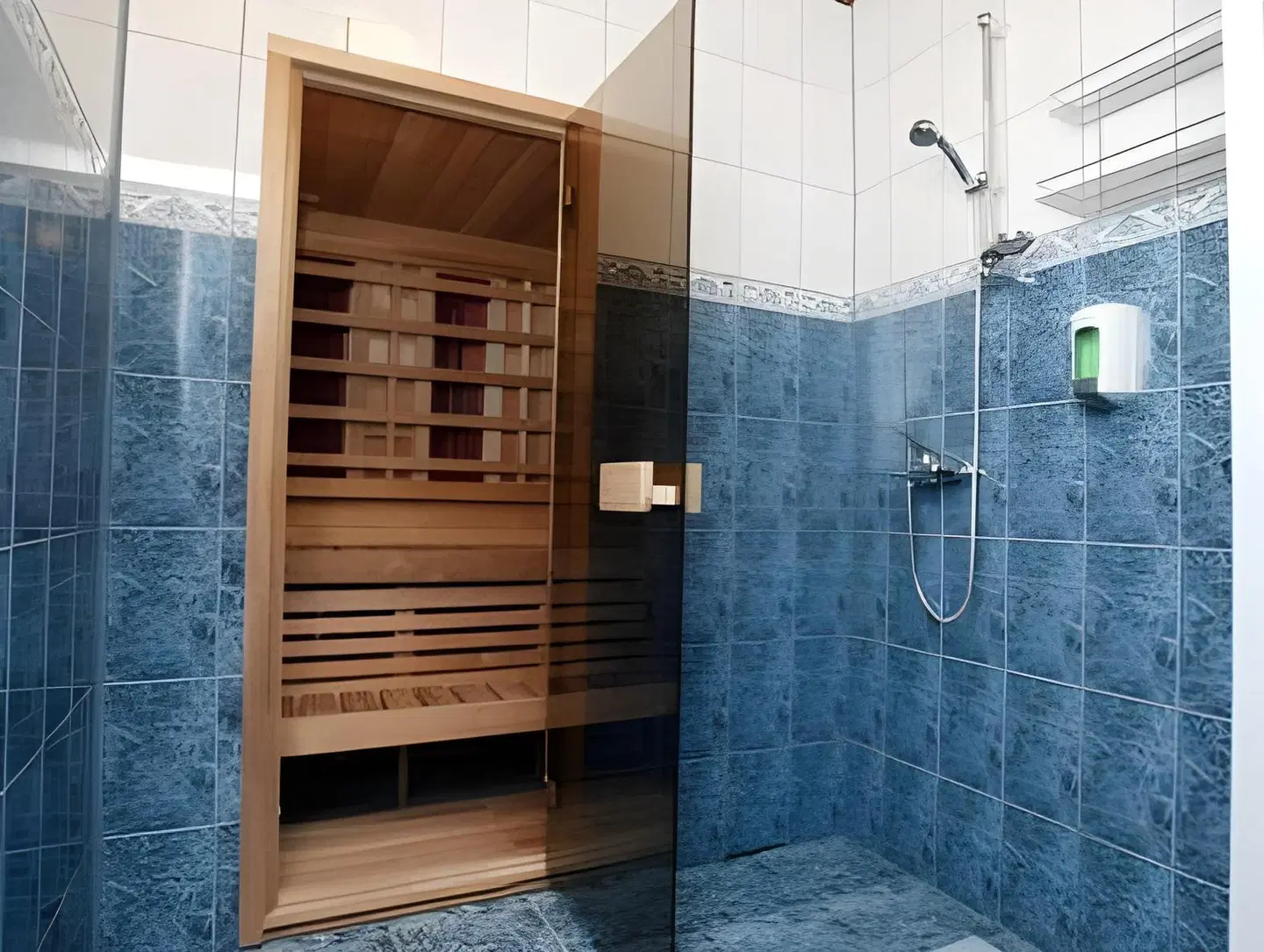 Aleksandri Hotel Badezimmer