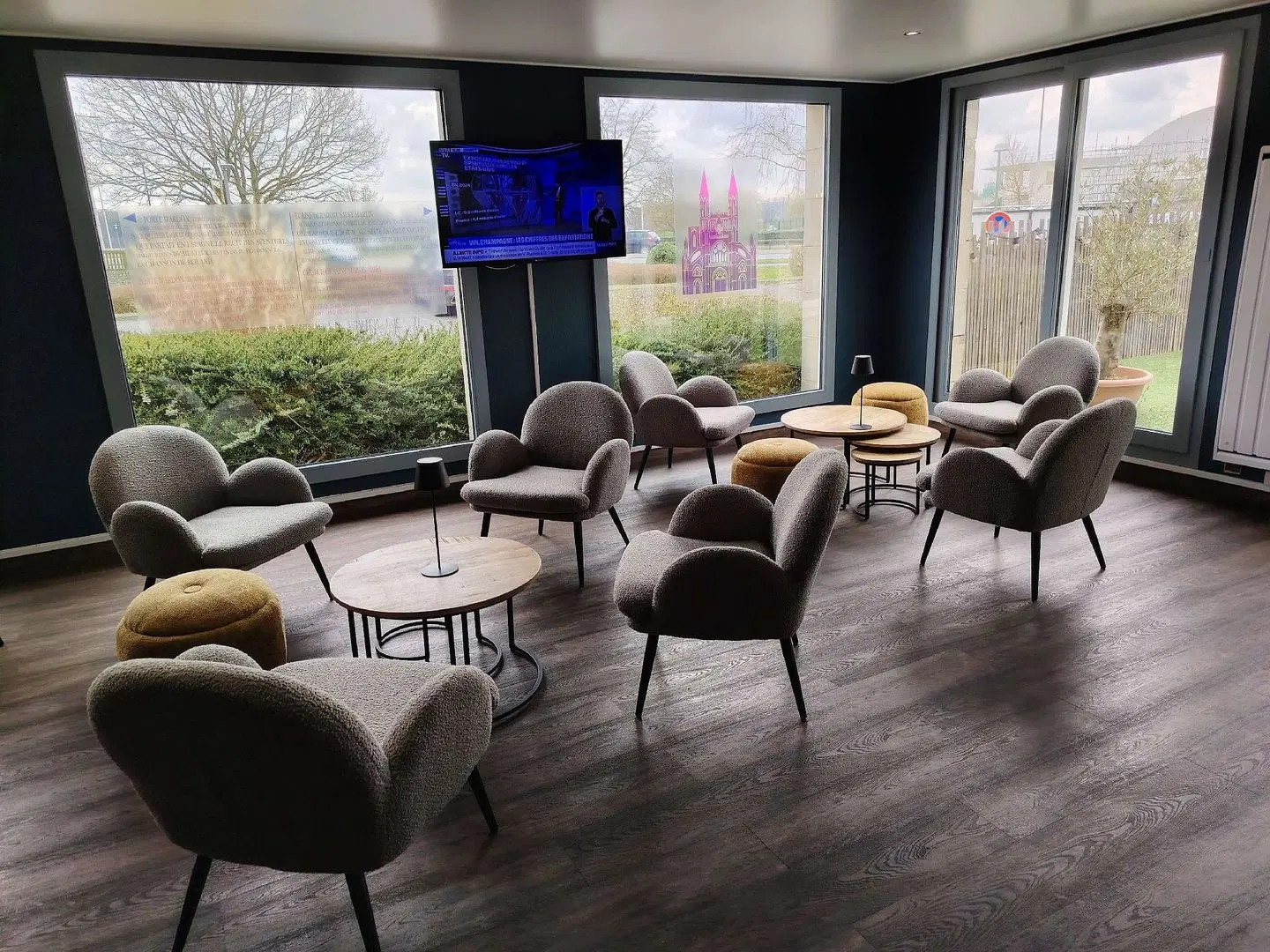 Kyriad Laon LOUNGE_LOBBY