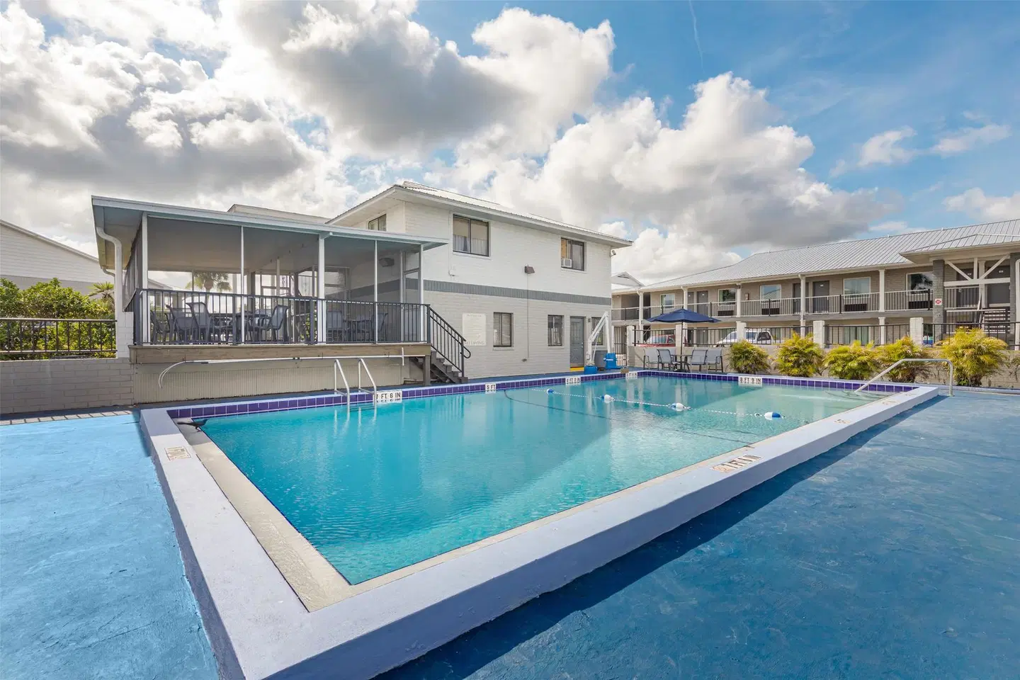 The Best Western Space Shuttle OUTDOOR_POOL