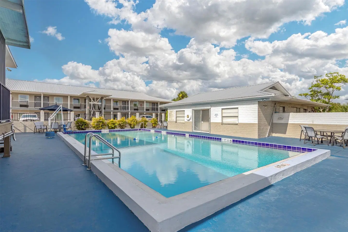 The Best Western Space Shuttle OUTDOOR_POOL