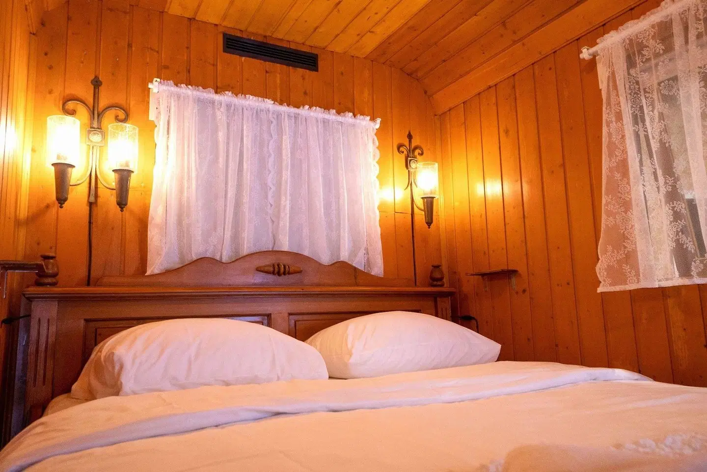 Outside Inn ROOM_EXAMPLE
