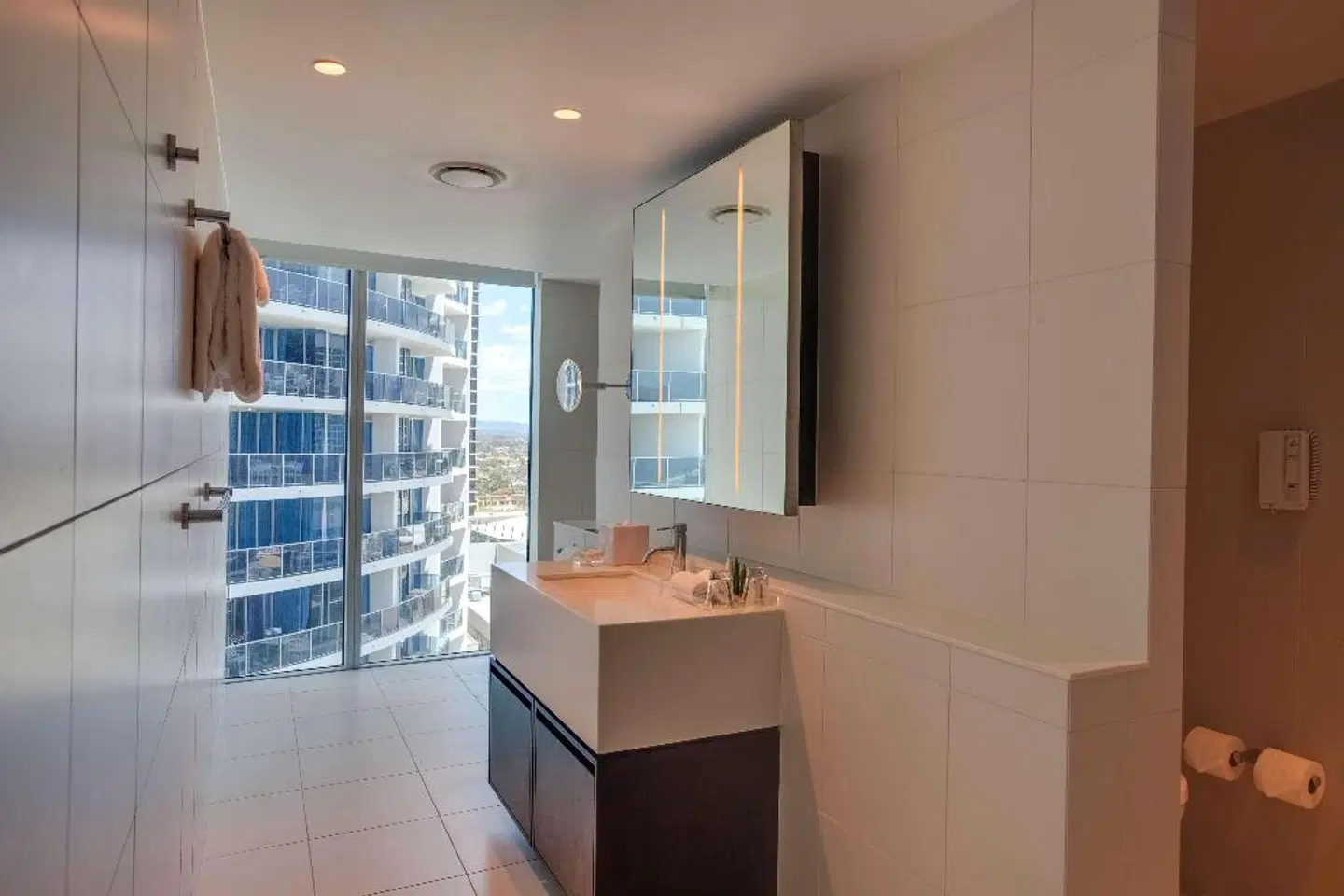 Hilton Surfers Paradise Hotel & Residences Badezimmer