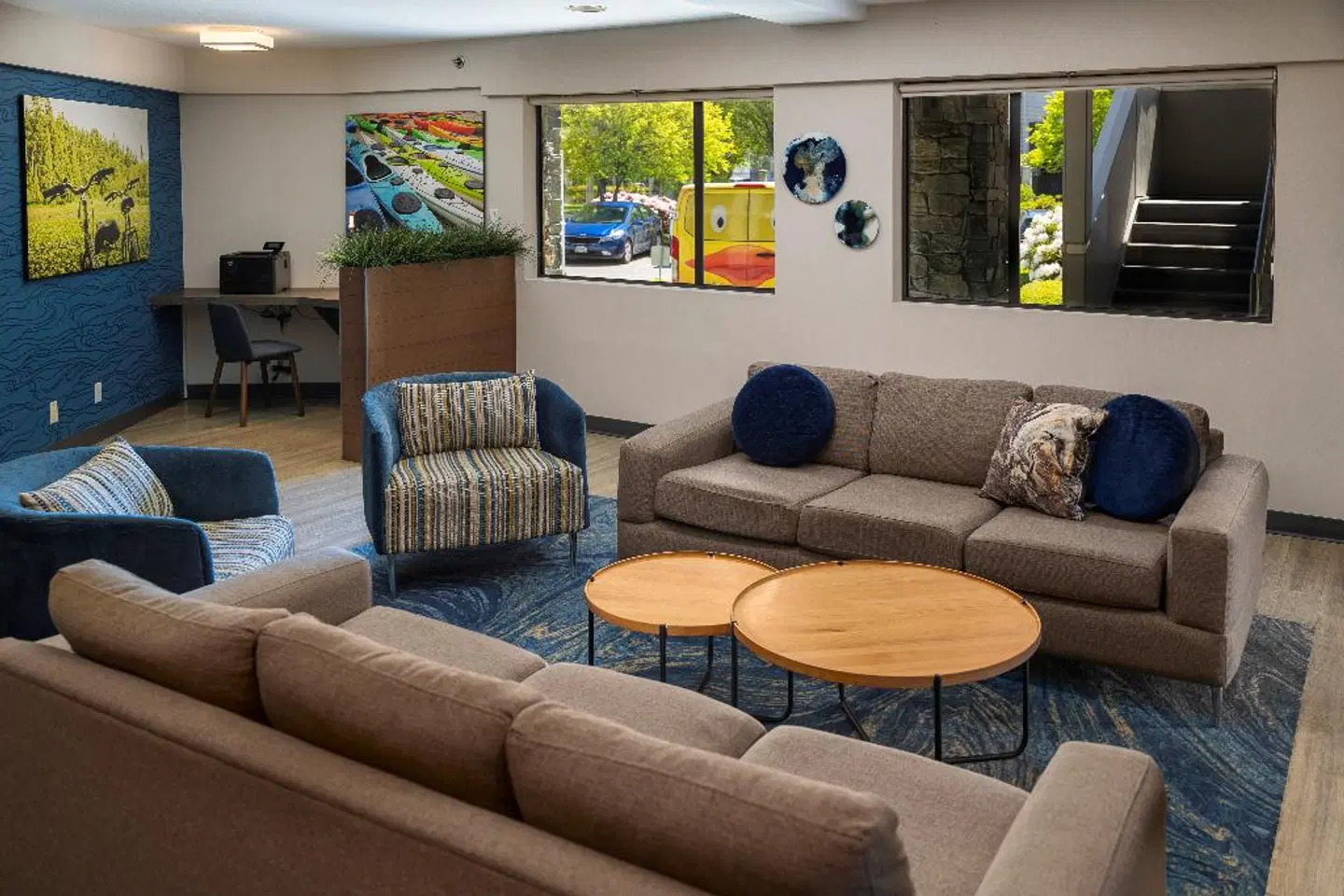 Accent Inns Burnaby LOUNGE_LOBBY