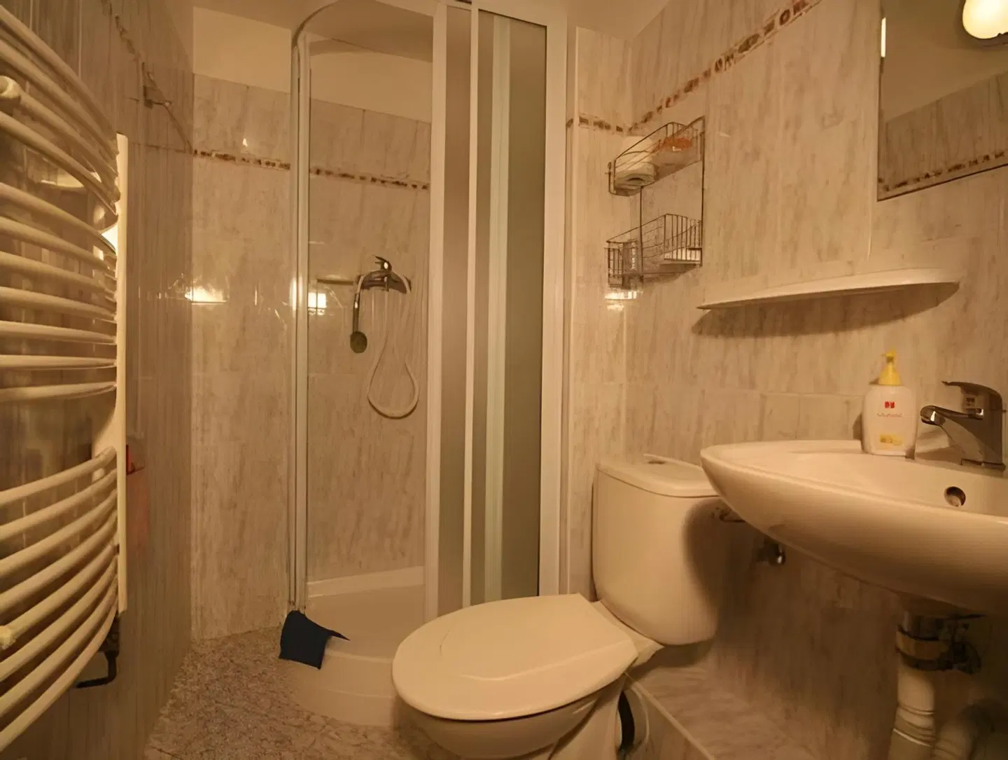 H+M Penzion Badezimmer