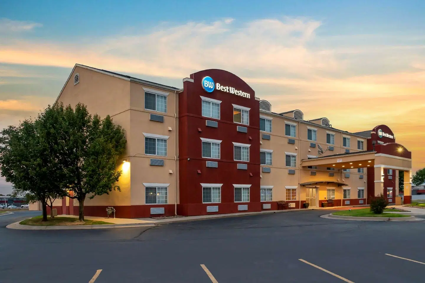 Best Western Governors Inn and Suites EXTERIOR