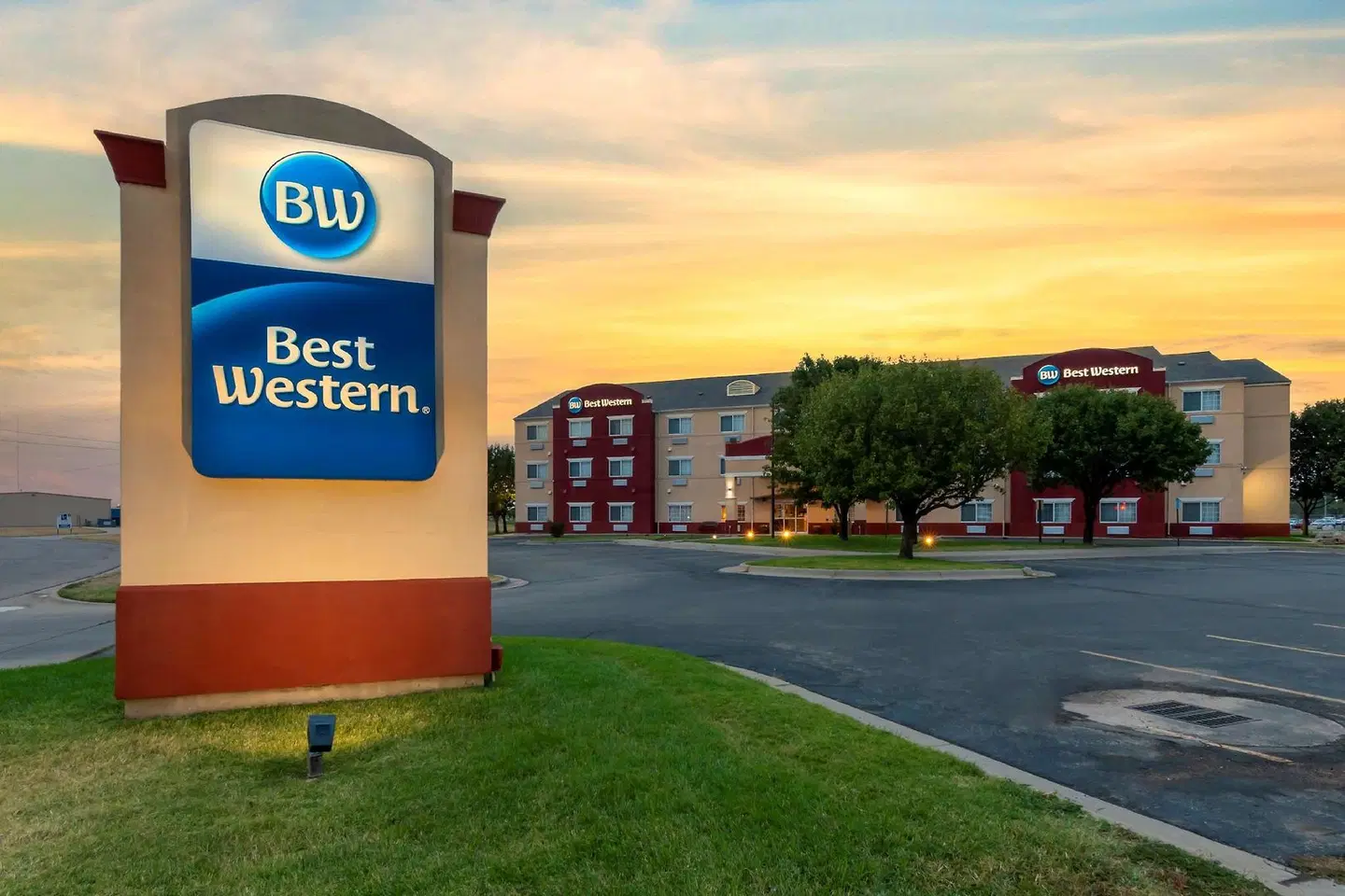 Best Western Governors Inn and Suites EXTERIOR