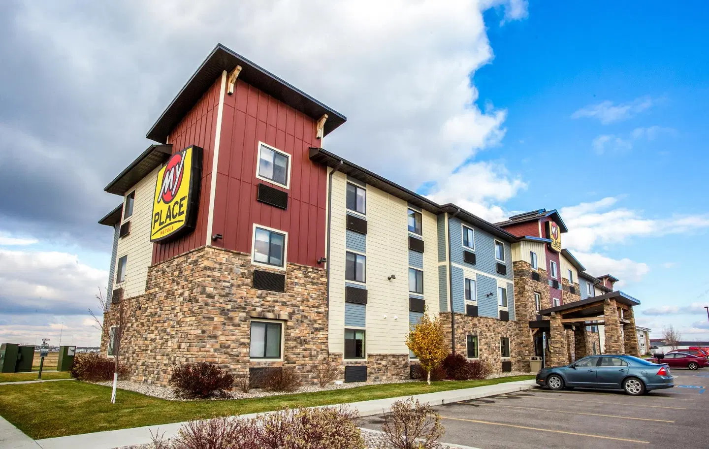 My Place Hotel Fargo EXTERIOR