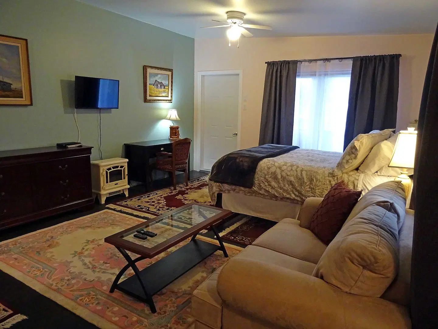 Anahim Lake Eagle's Nest Resort ROOM_EXAMPLE